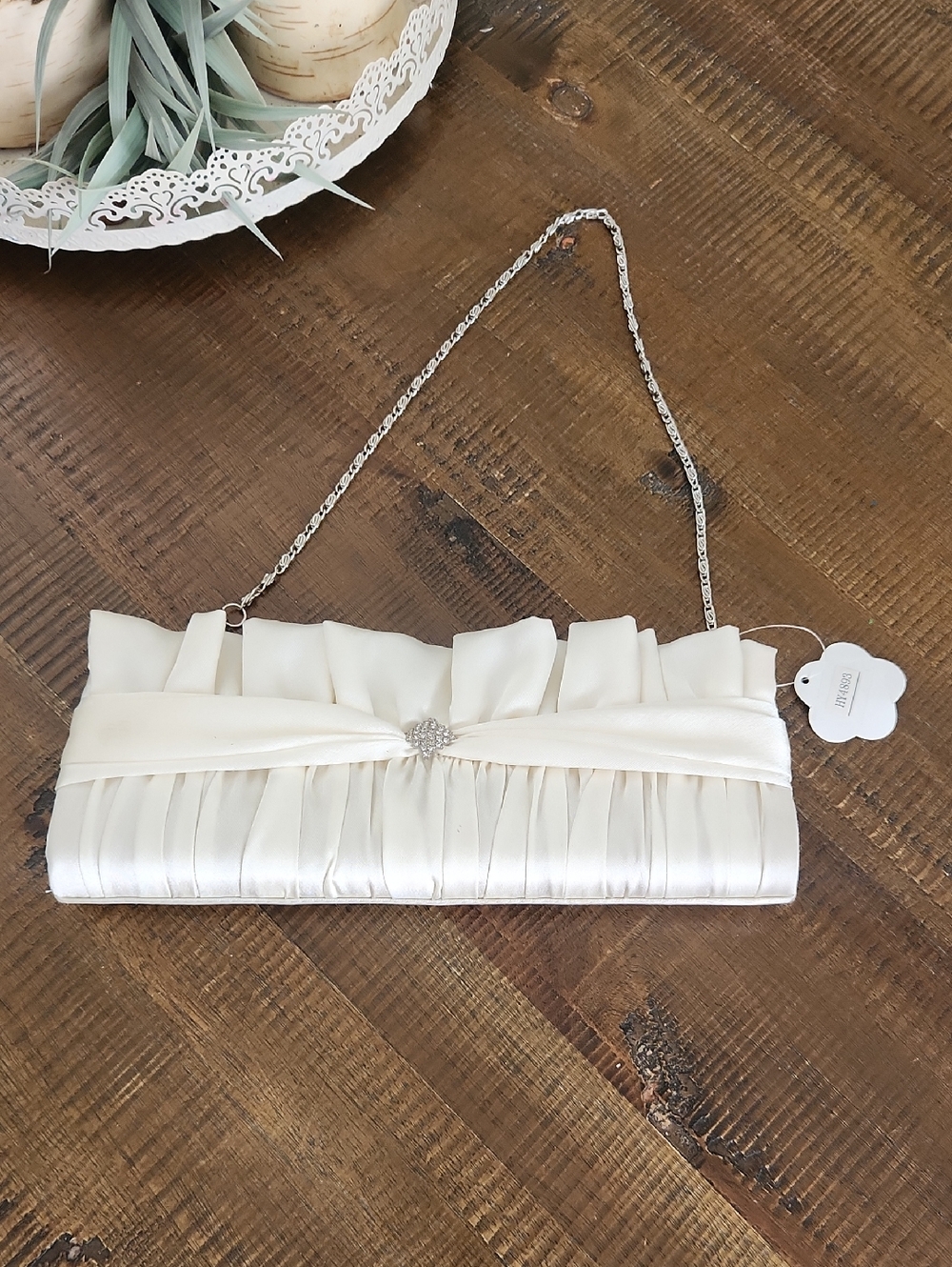 Elegant Vintage Ivory Satin Pleated Evening Clutch with Chain NWT